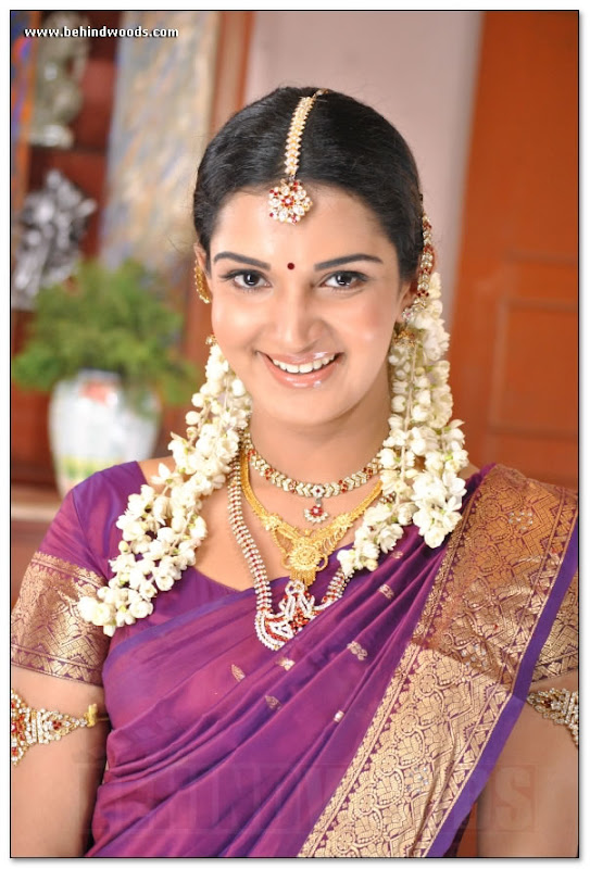 Actress Honey Rose photos gallery cleavage