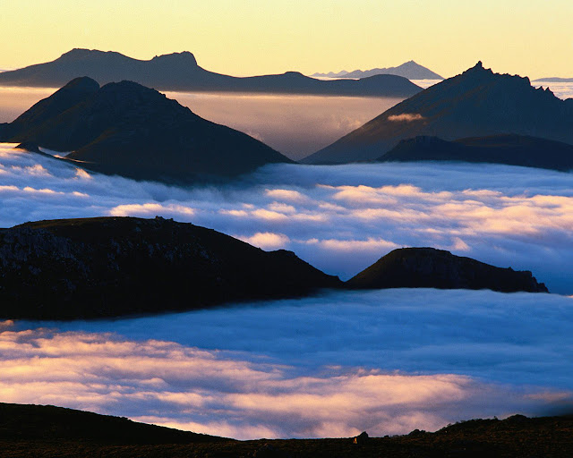 Conheça a bela Tasmânia, a terra do personagem animado Taz Tasmanian+mountains