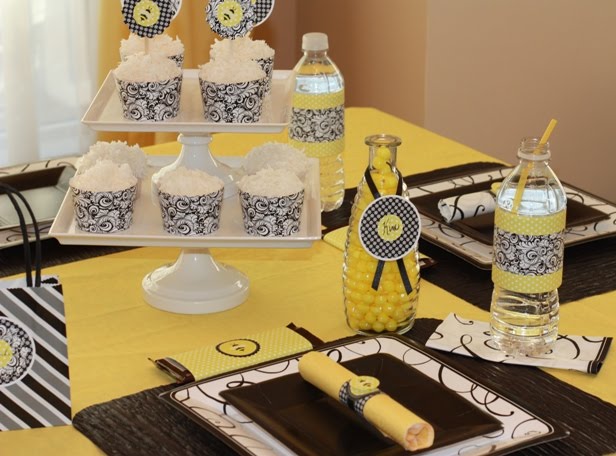 [yellow+black+white+bee+party+ideas.jpg]