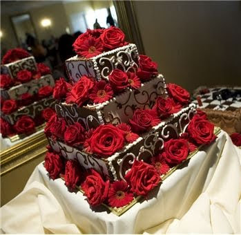 chocolate+white+cake+with+red+roses.bmp