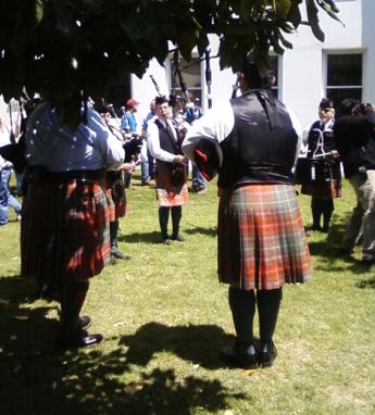 [bagpipes.JPG]