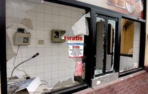 [zelaya+supporters.jpg]