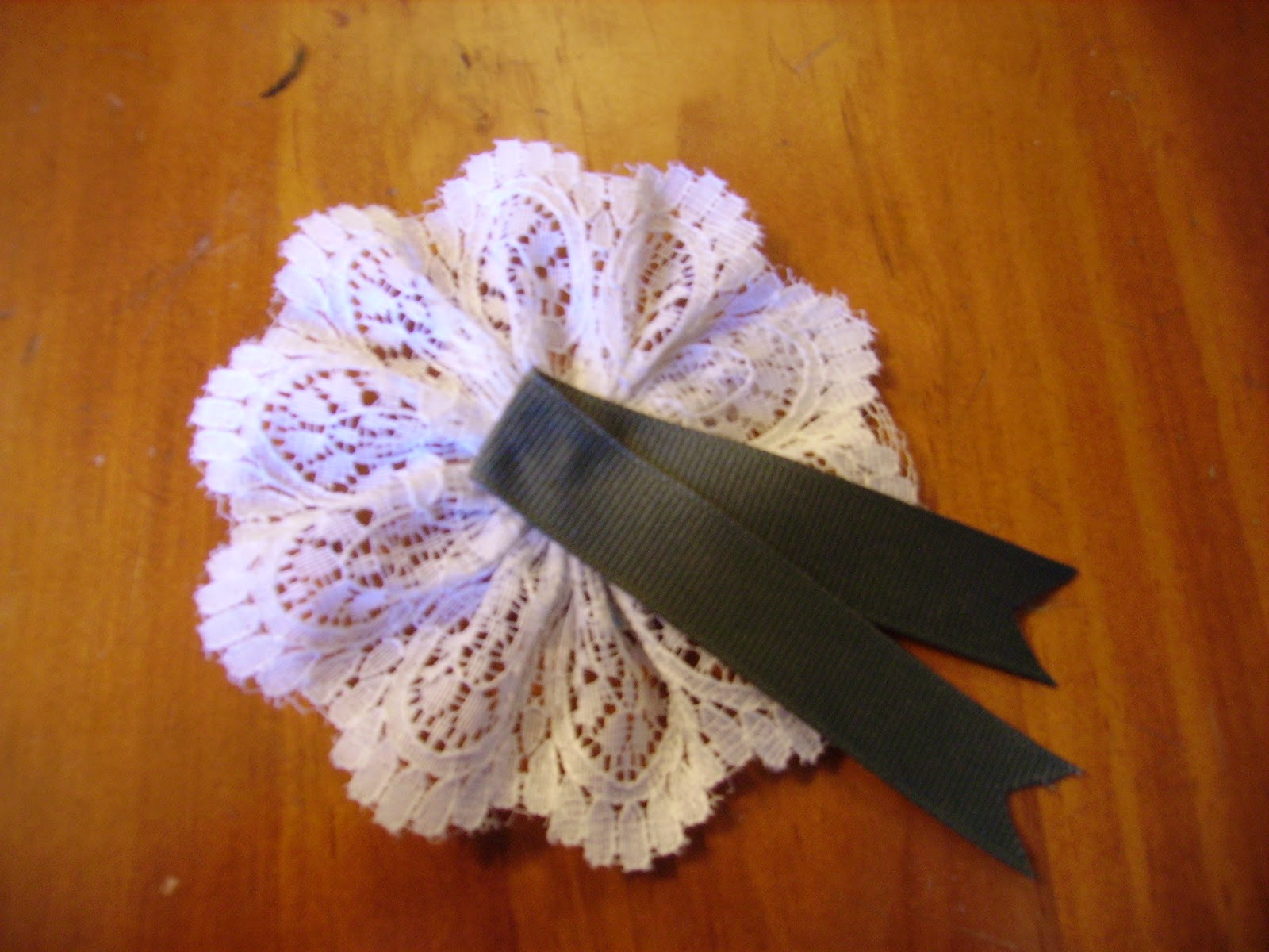 Life an endeavor Lace flower hair clip tutorial.