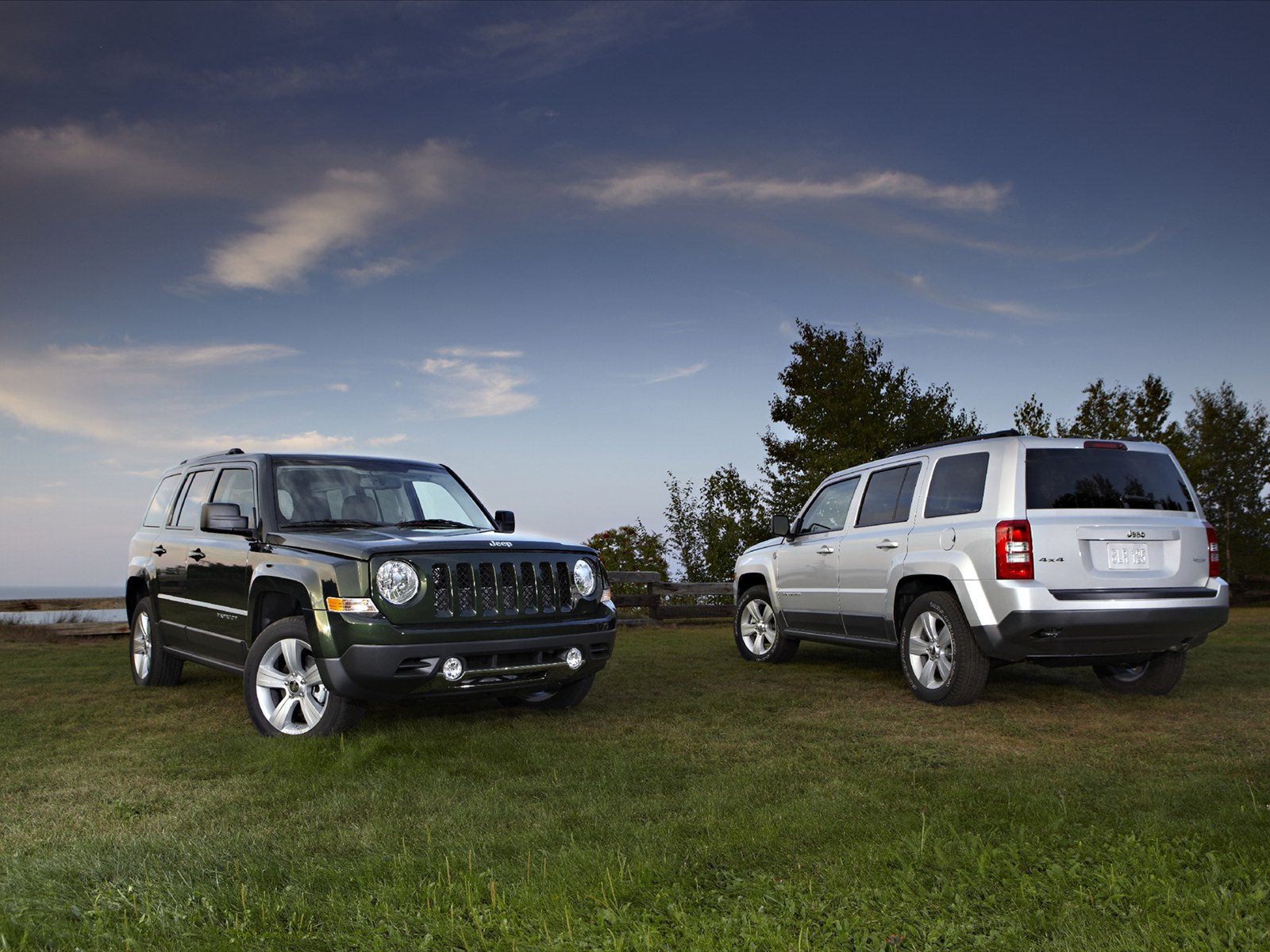 http://4.bp.blogspot.com/_L7TBxp3i-_I/TSWdIVs__jI/AAAAAAAABB0/jHdAyVUOR08/s1600/Jeep-Partiot-2011-06.jpg