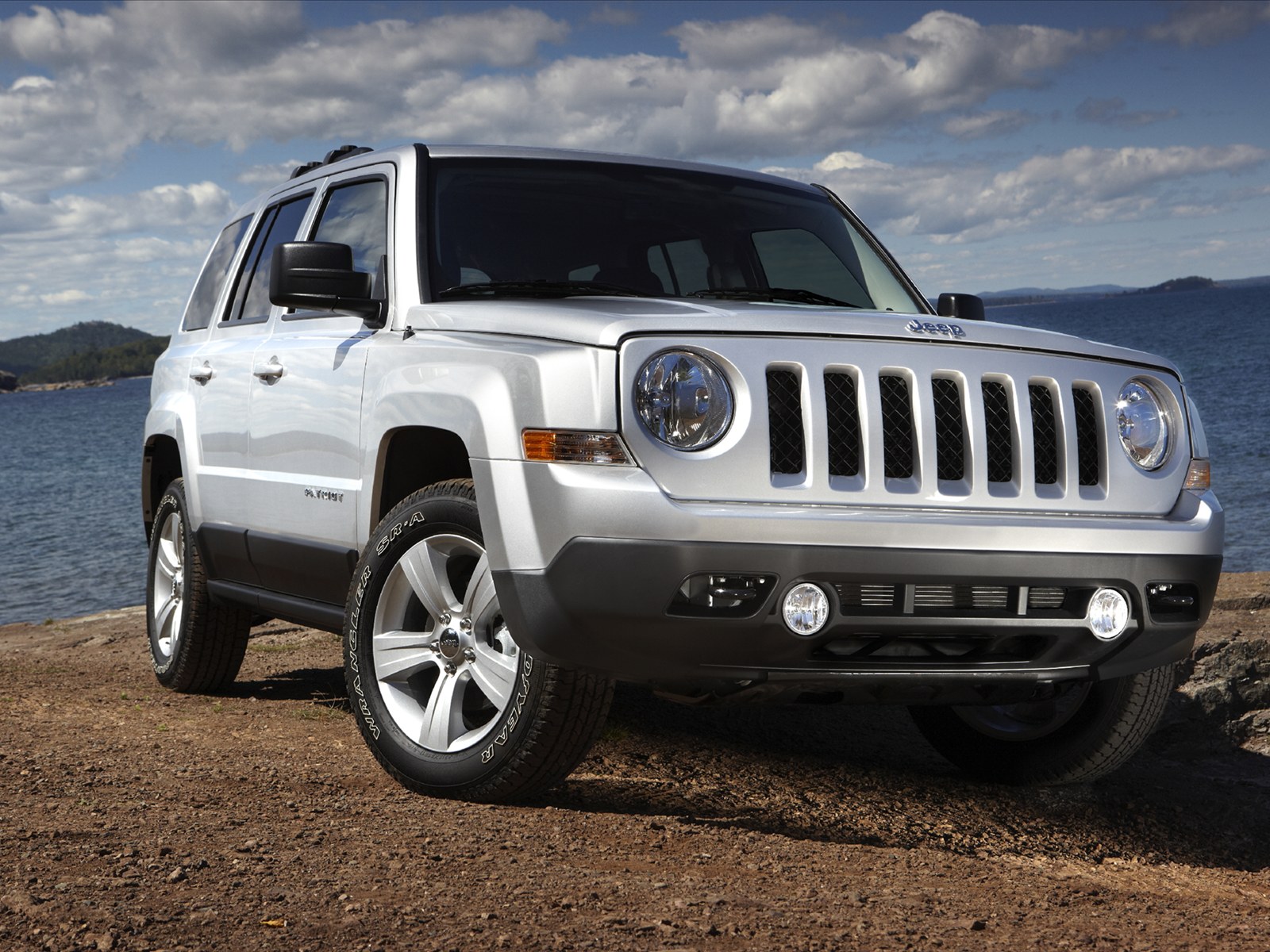 http://4.bp.blogspot.com/_L7TBxp3i-_I/TSWdxnkqq0I/AAAAAAAABCk/ECT9wPGfFTg/s1600/Jeep-Partiot-2011-20.jpg
