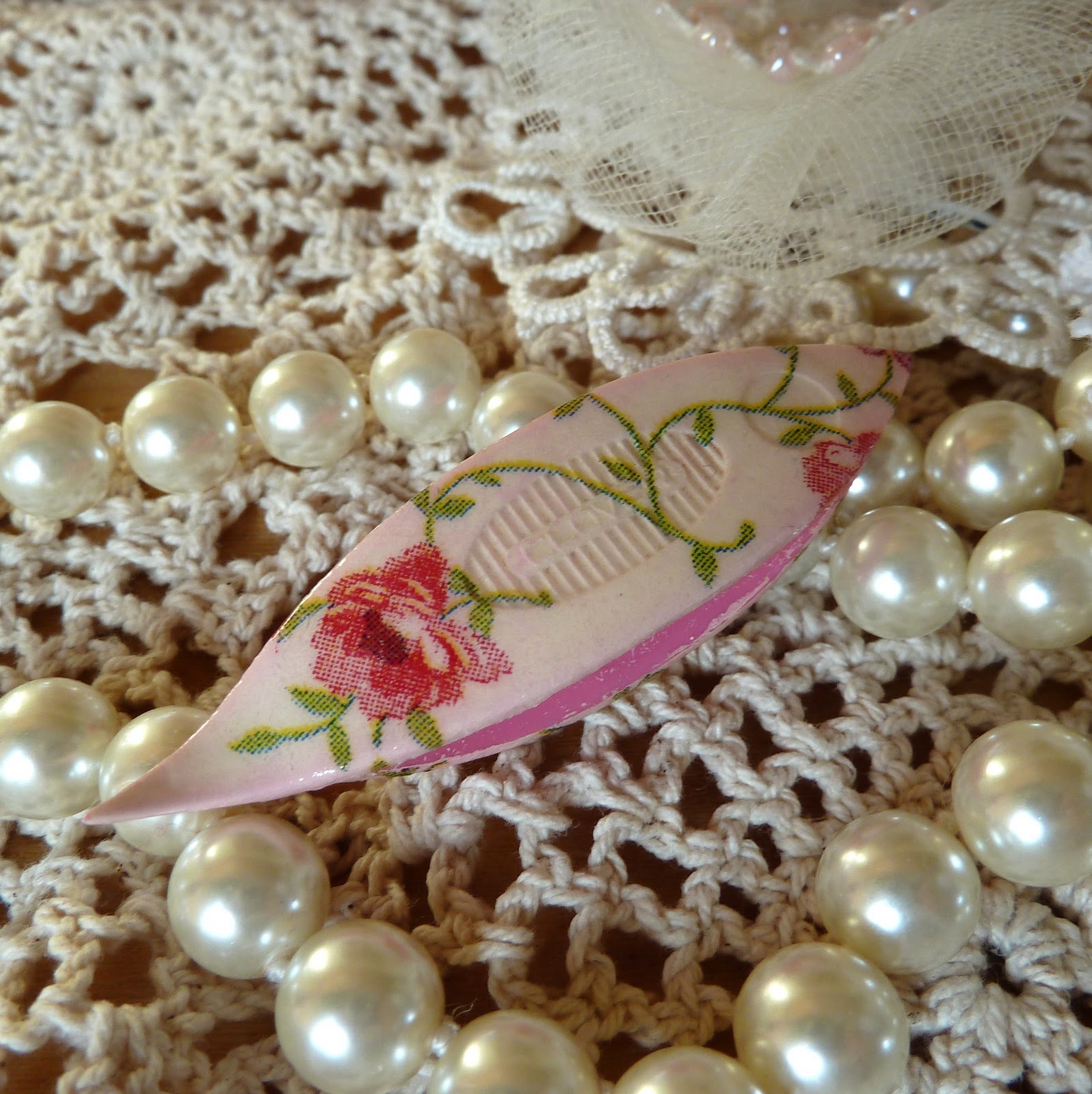 Decoromana How to decoupage a tatting shuttle? Tutorial