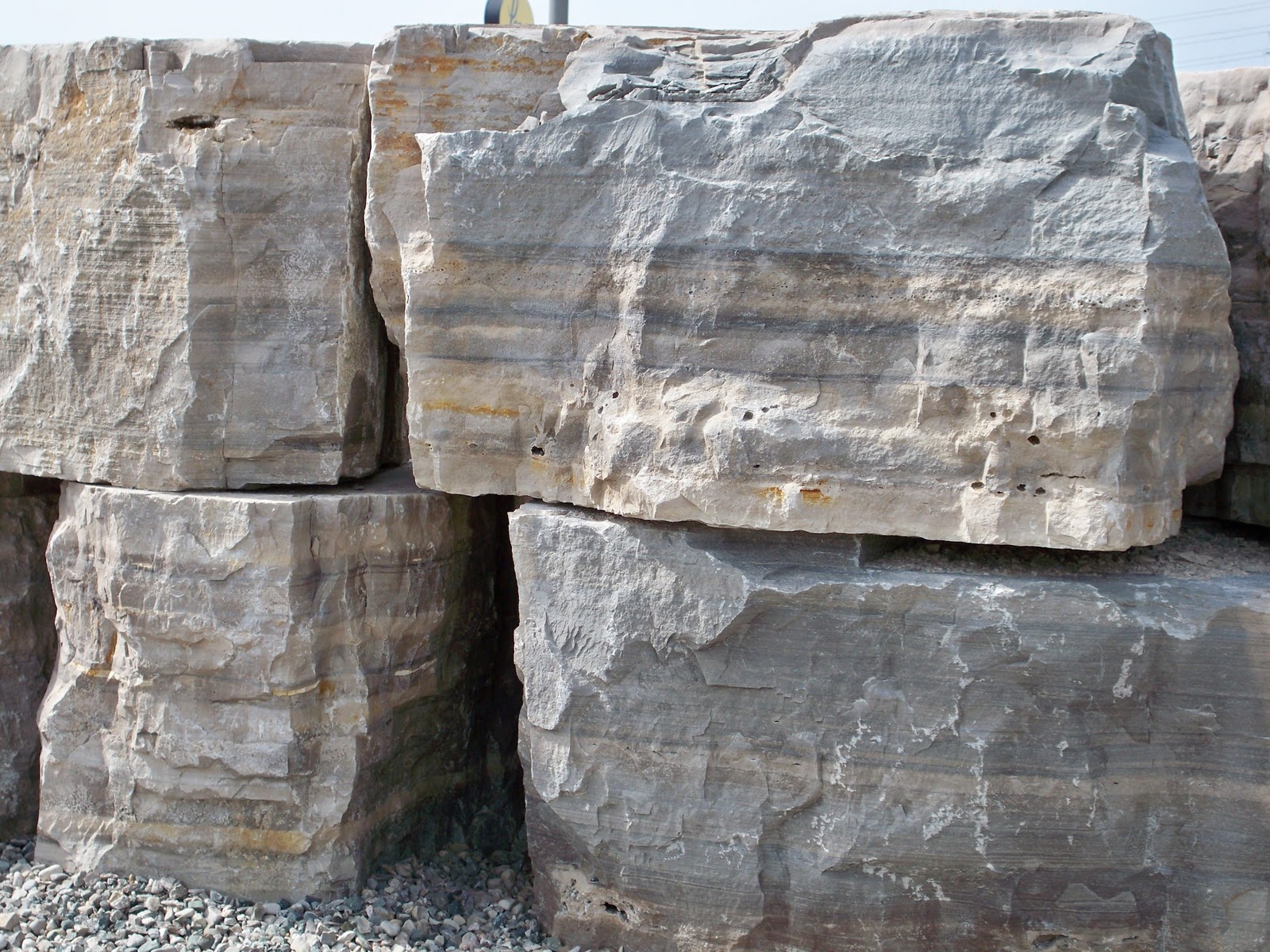 Grand River Brick & Stone London Yard Armour Stone