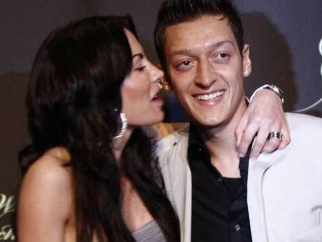 Mesut_Ozil_Girlfriend.jpg