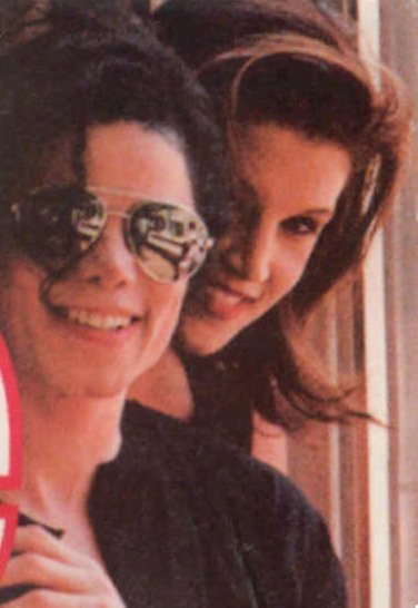 Michael-with-Lisa-Marie-Presley-michael-jackson-7127231-376-546.jpg