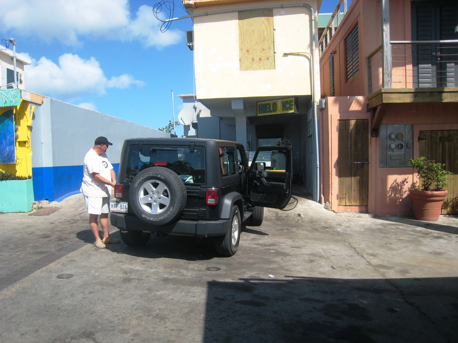 http://4.bp.blogspot.com/_LGsoYFN1PBc/TT4fEGj2qOI/AAAAAAAAAfg/66gfNCmk7aM/s1600/Culebra%2527s+only+fuel+pump.jpg