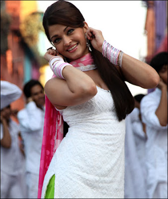 Aishwarya Action replayy Holi