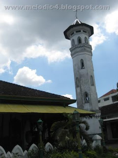 The Royal Mangkunegaran Mosque of AlWustho Beyond the Calligraphy
