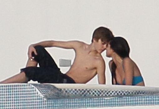 selena gomez justin bieber yacht pics. Selena Gomez Justin Bieber