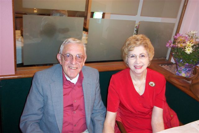 [Carl+&+Lorraine+050303.jpg]