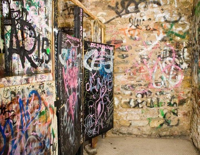 Curious, Funny Photos / Pictures 51 Creative Bathroom Wall Graffiti