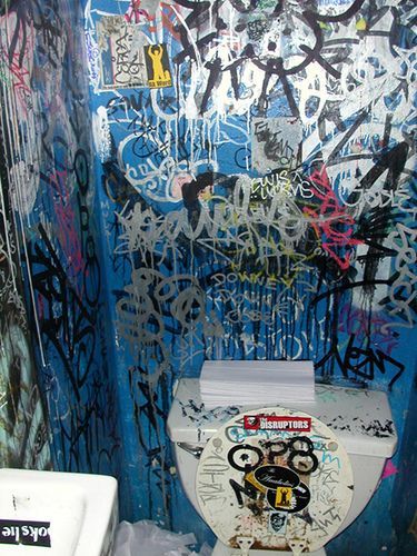 51 Creative Bathroom Wall Graffiti Designs | Curious, Funny Photos ...