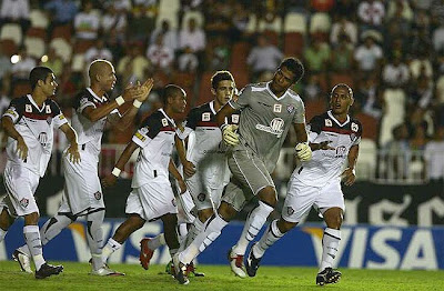 Viáfara comemorando o Gol