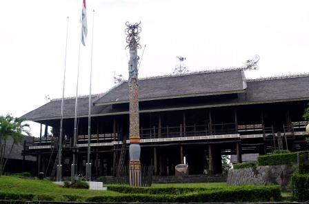 gambar rumah adat di indonesia on KILAS BALIK NUSANTARA: Rumah Adat Nusantara #01