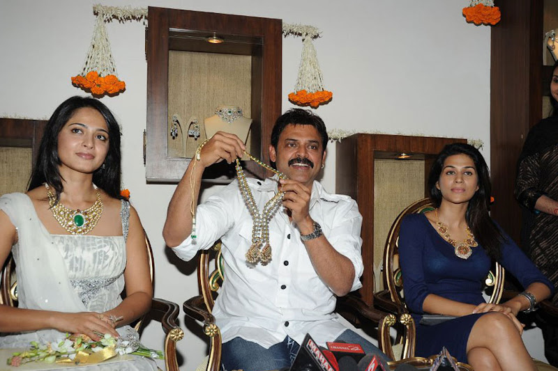 Nagavalli Movie Team at Krsala Jewellery Pressmeet Stills function pics