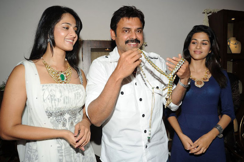 Nagavalli Movie Team at Krsala Jewellery Pressmeet Stills leaked images