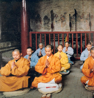 ¿Qué es el Budismo? DeYang+meditando