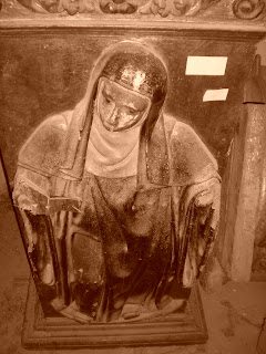 Retablo iglesia de san Benito de Calatayud. Santa Gertrudis la Magna. Escultura siglo XVII Calatayud. Mazonería retablo. Escuela bilbilitana Detalle del retablo de la iglesia de san Benito de Calatayud
