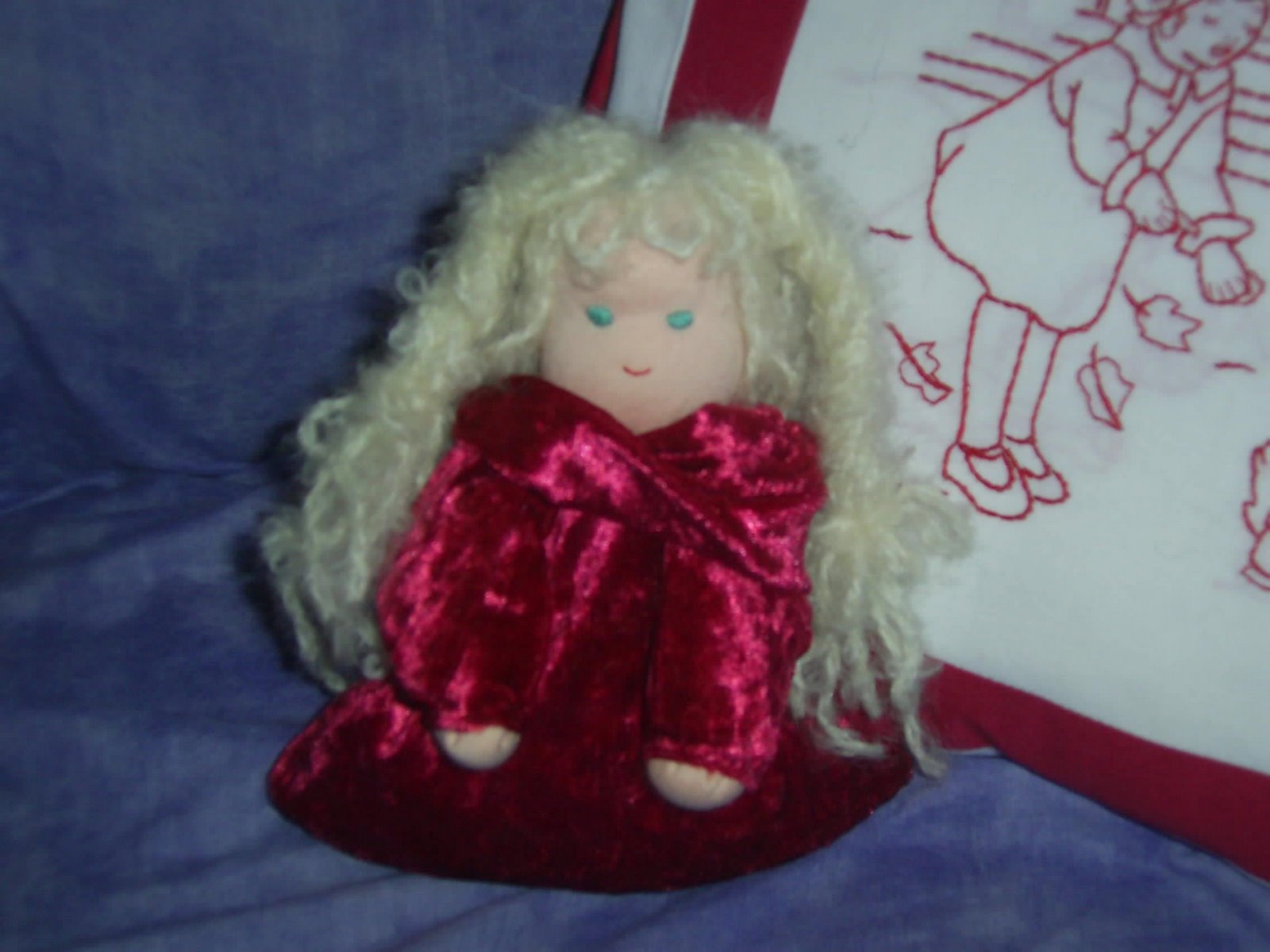 [velvet+pouch+doll.jpg]