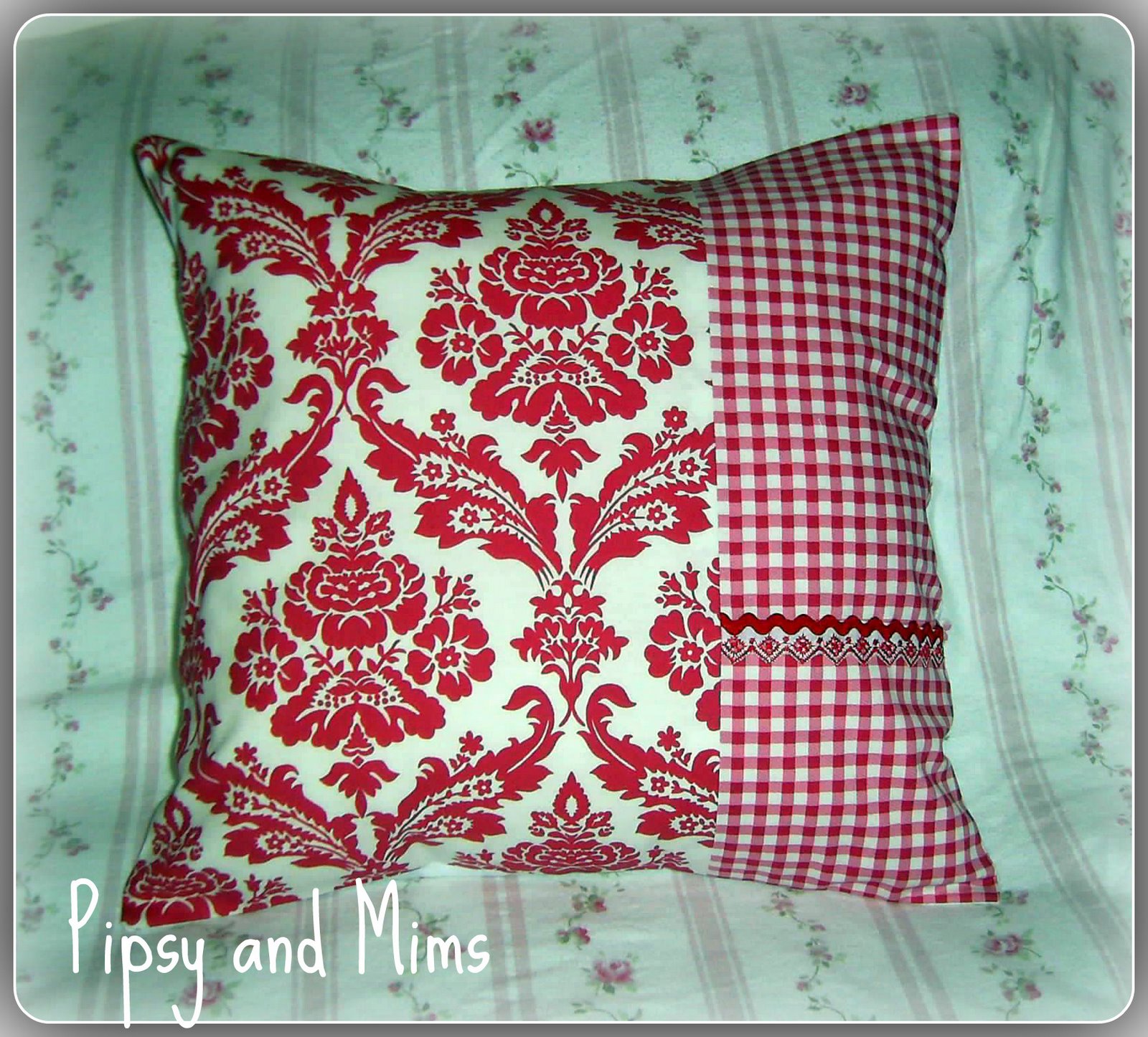 [damask+cushion+1.jpg]
