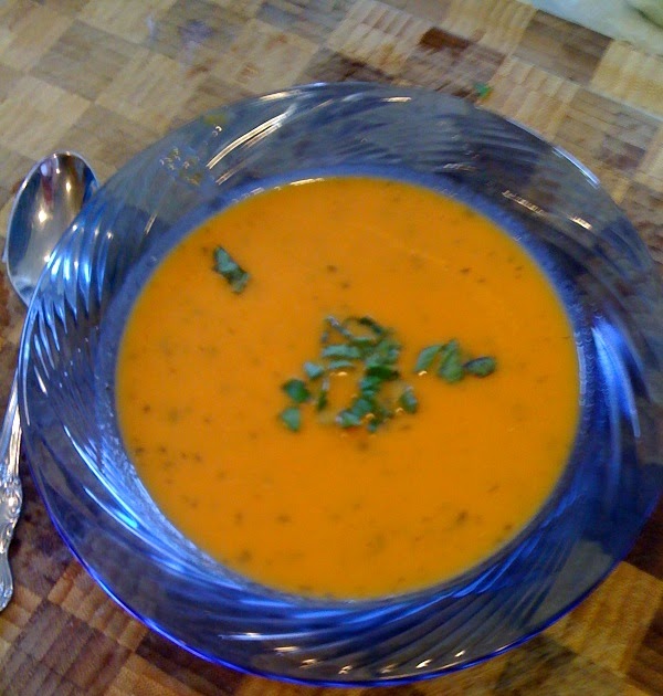 Momstoppable Tomato Cream Cheese Soup