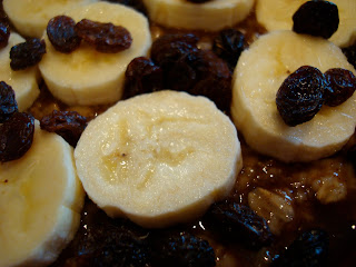 Oatmeal with Banana slices and raisins