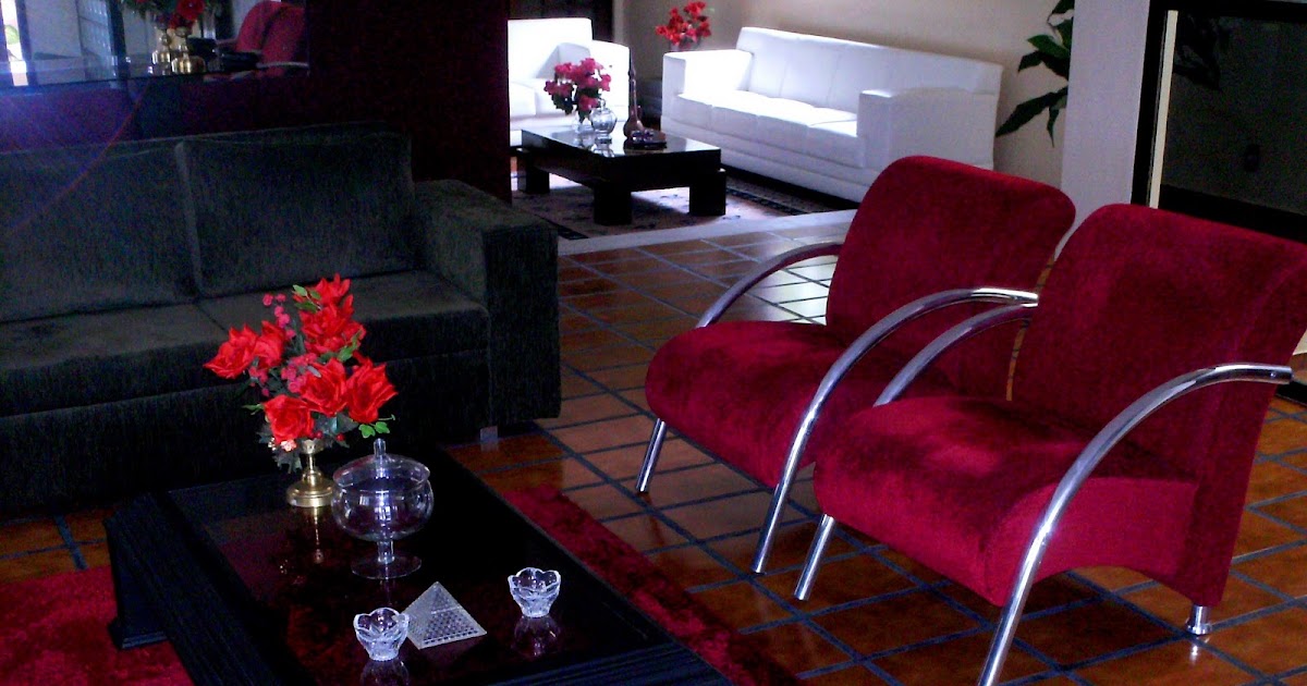 Assentos: Sofás para sala de estar.