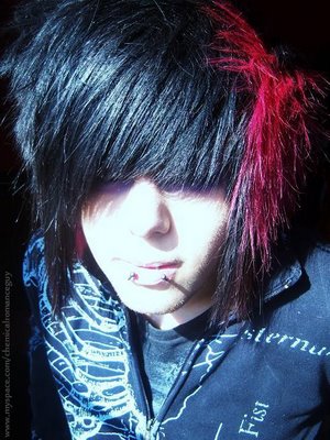 Scene & piercings & tattoos & Emo: O que é estilo From Uk?!