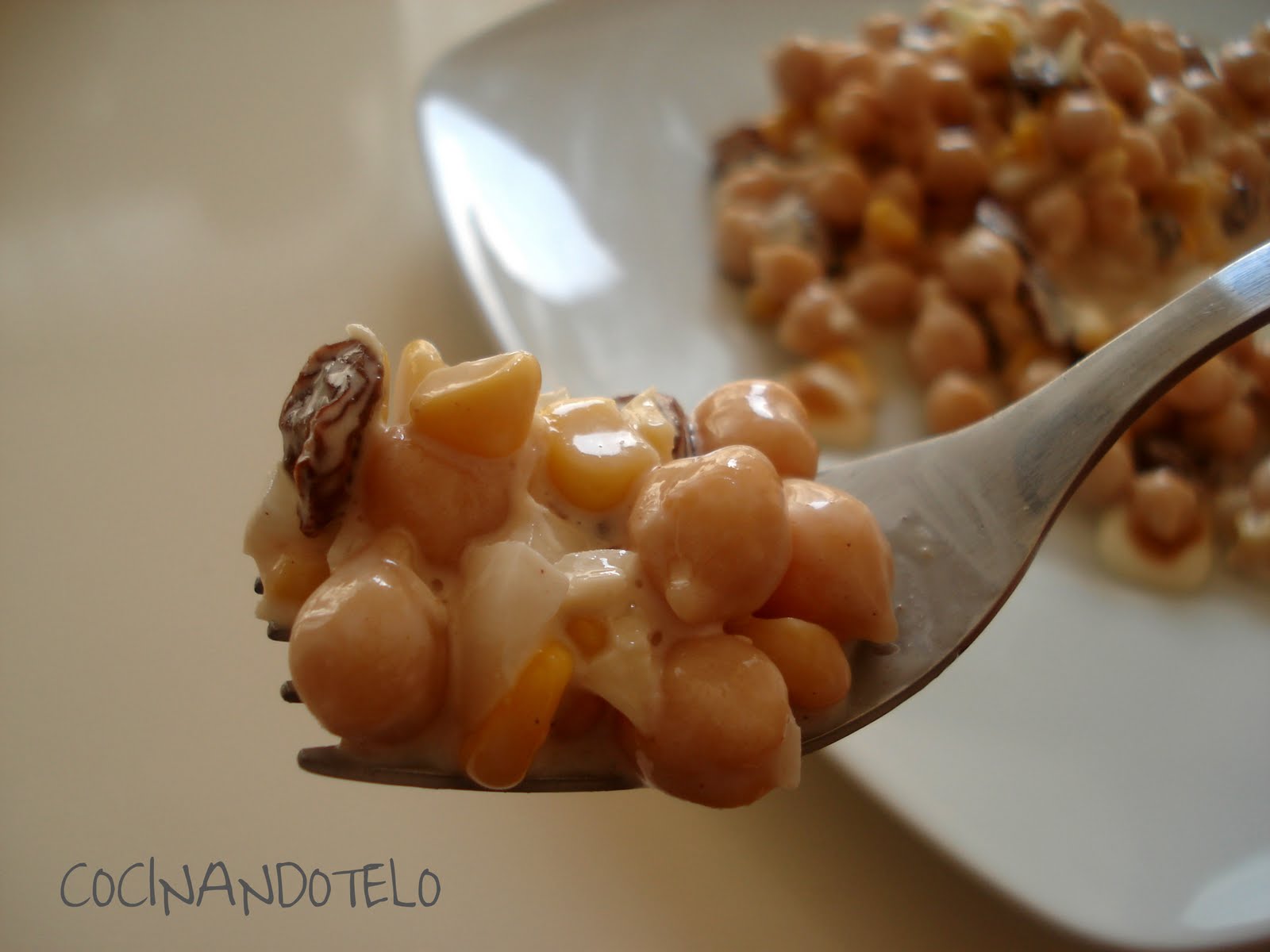 Cocinándotelo ENSALADA DE GARBANZOS CON MAYONESA Y CHUTNEY DE MANGO