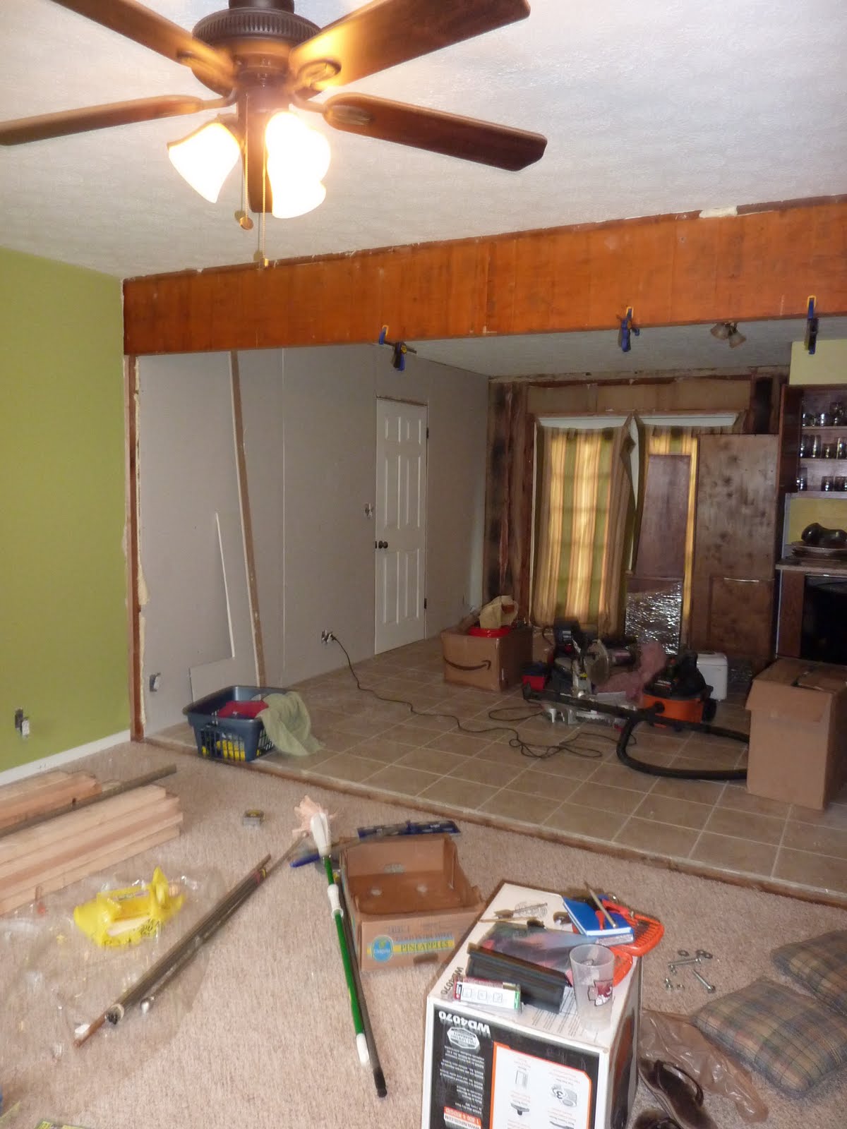Half Wall Ideas Between Kitchen And Living Room - Opening Between Kitchen And Dining Room Where Drinks Are Served