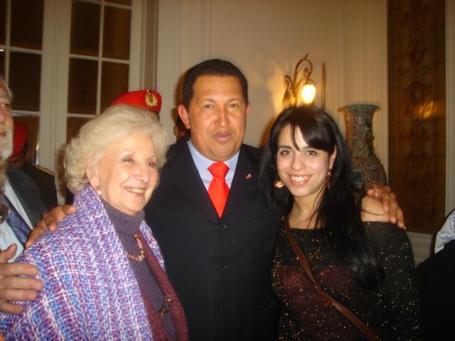 [Victoria_junto_a_Estela_Carlotto_y_el_presidente_Chavez.jpg]