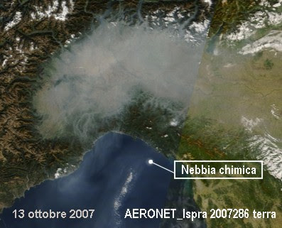 Scansione Aeronet ISPRA (terra) del 13 ottobre 2007. Si noti la nebbia chimica estesa su gran parte dell'Italia nord occidentale.