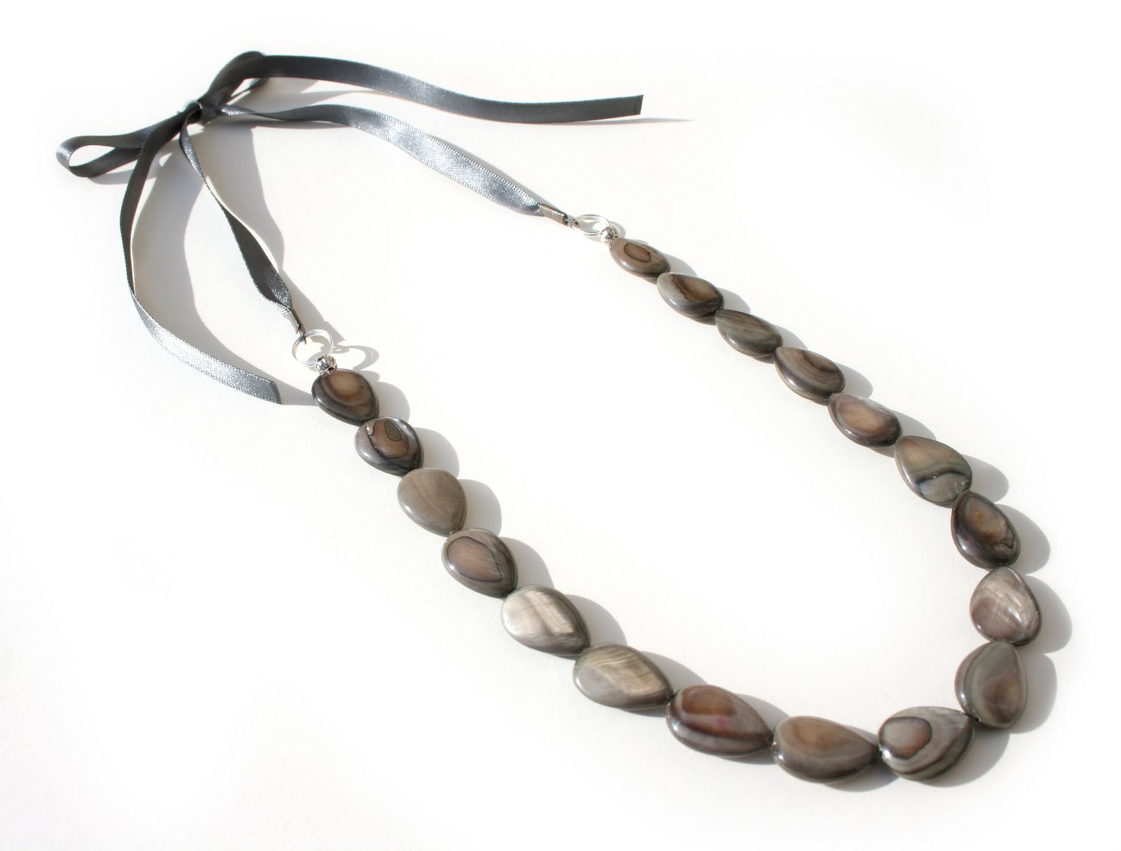 [grey+necklace+1.jpg]