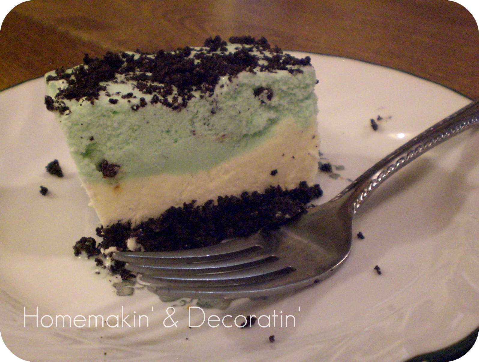 Homemakin and Decoratin: Oreo mint ice cream cake!