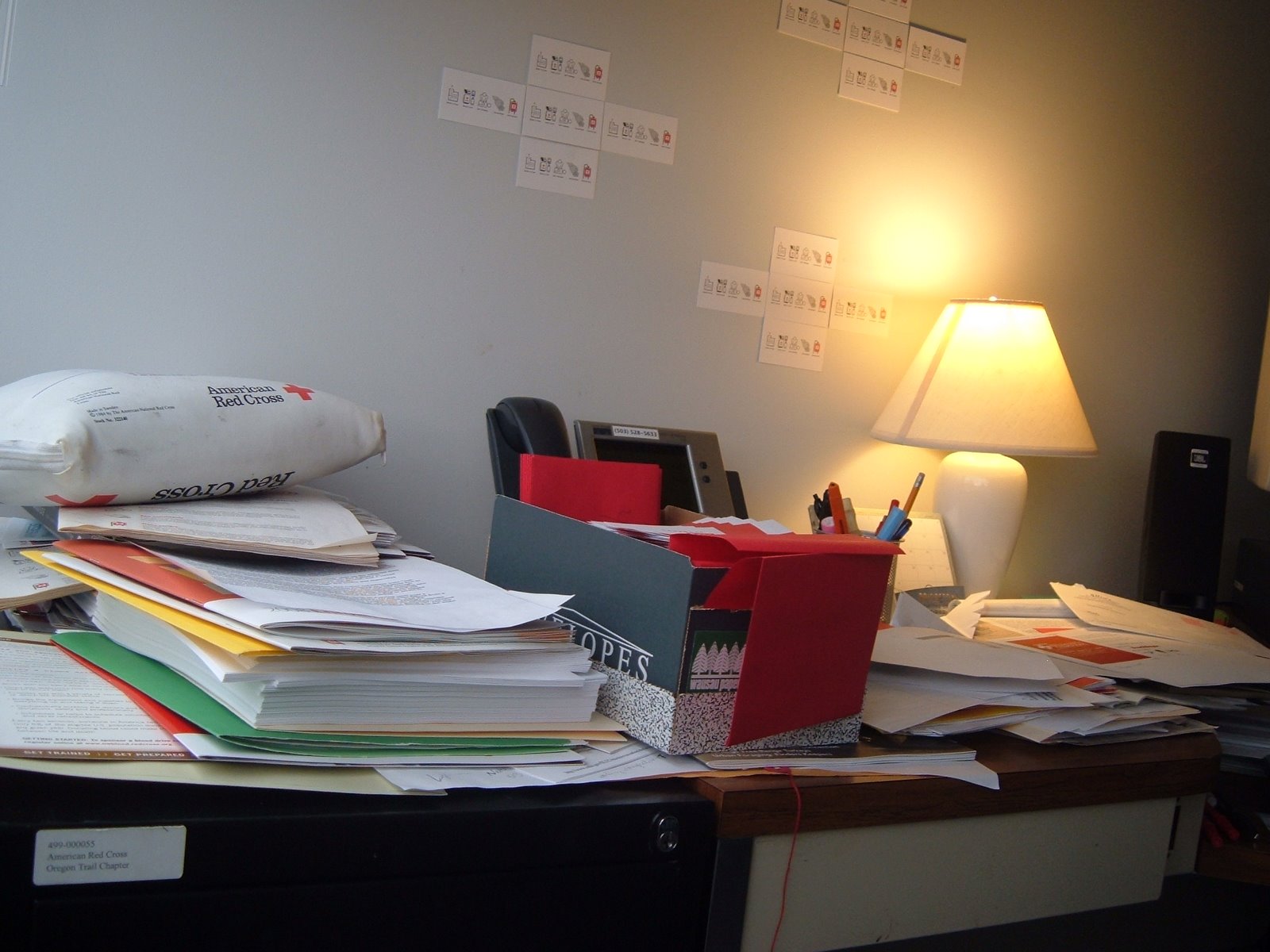 [robin's+desk+002.jpg]