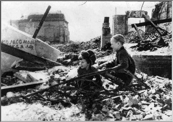 [children-russia-stalingrad-ww2-second-world-war-amazing-pics-pictures-images.jpg]