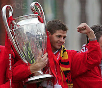 Stevie G with CL trophy