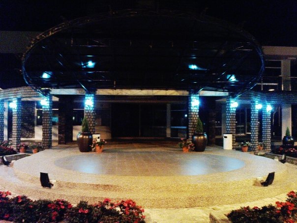 [10234_1210138783651_1534194925_30588210_1030255_n.jpg]