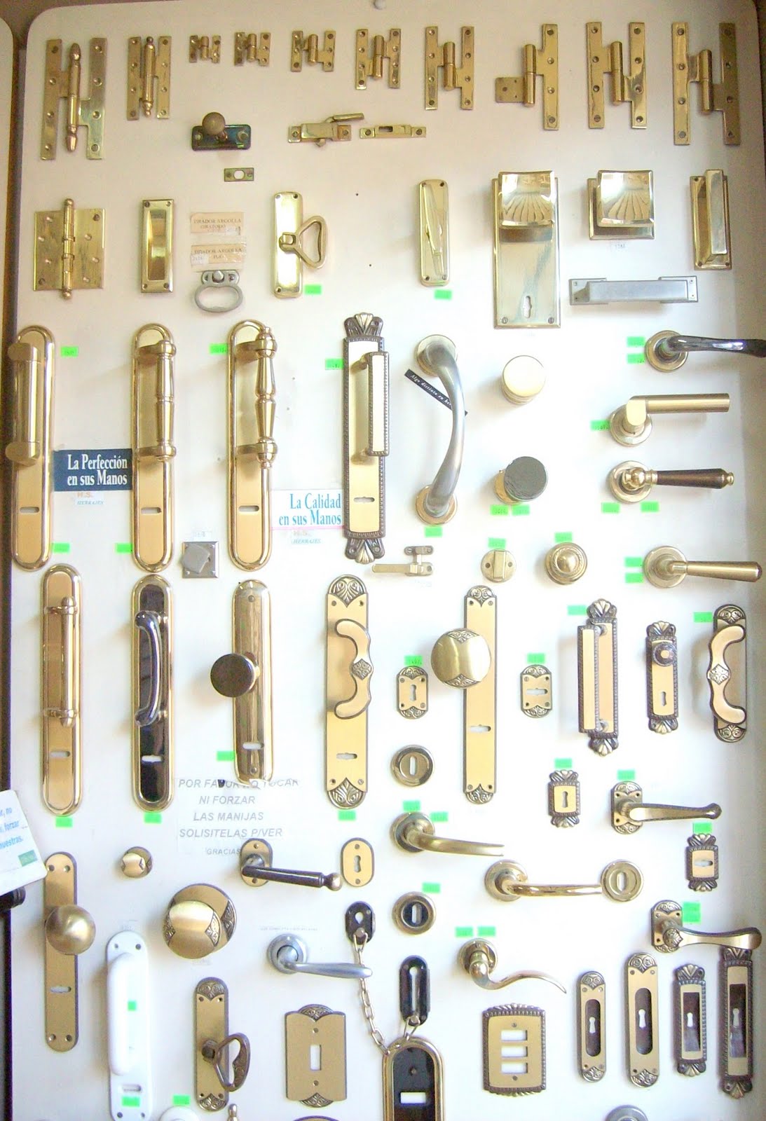 H.S HERRAJES: PICAPORTES - MANIJONES - POMOS