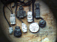 Small Totens Colar