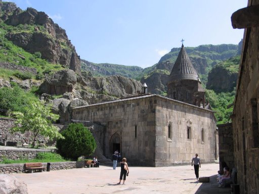[Armenia-manastir2.JPG]