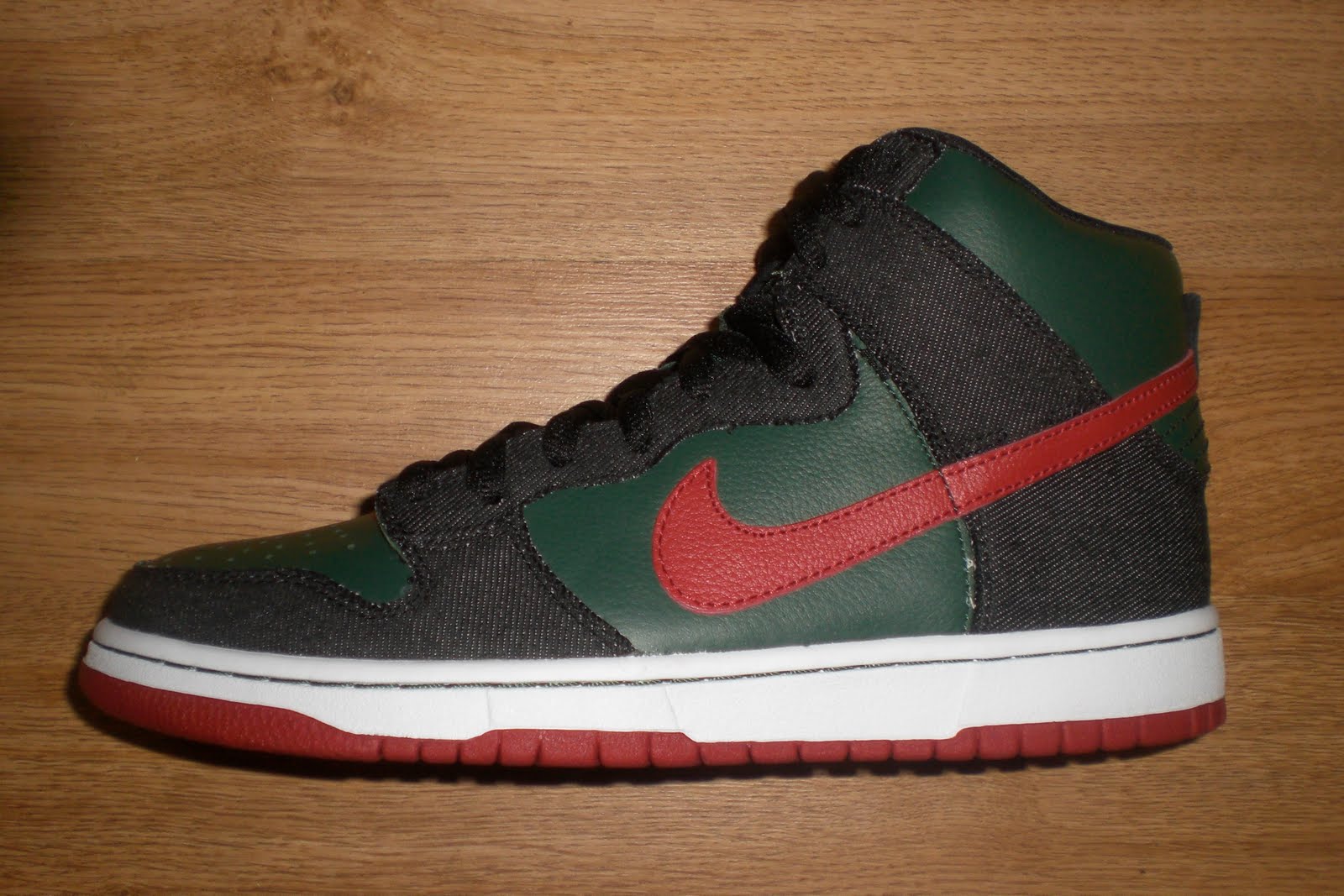 nike sb gucci