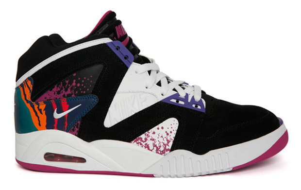 [nike-air-tech-challenge-hybrid-black.jpg]