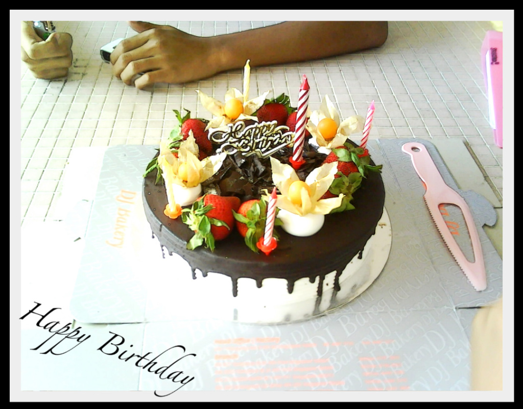 [birthday+cake+[zoom+in].JPG]