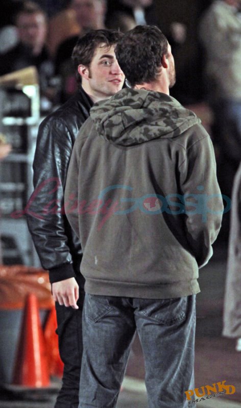 [new-moon-set-1-04may09.jpg]