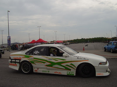 Nissan Cefiro A31 in white